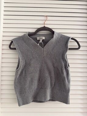 COS Light Gray Ribbed V-Neck Knit Vest